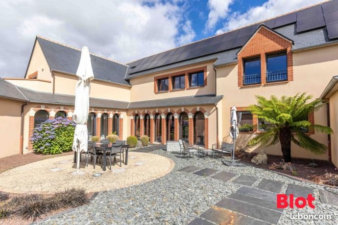 Maison 10 pièces 659 m²