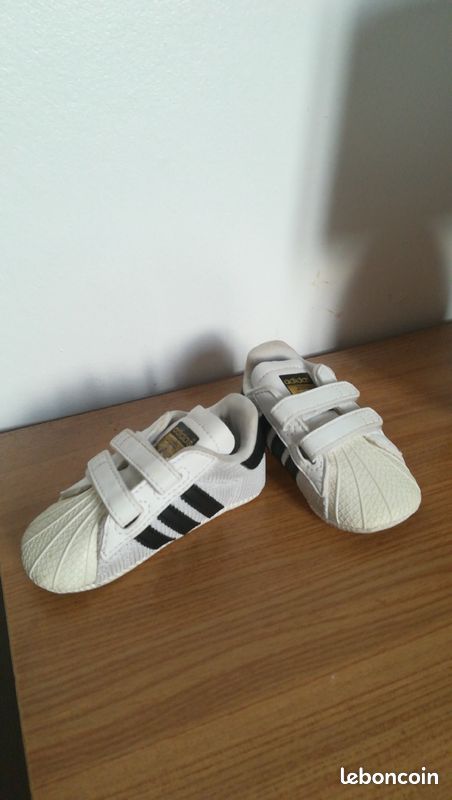 Chaussures chaussons Adidas bébé taille 18 (image 1)