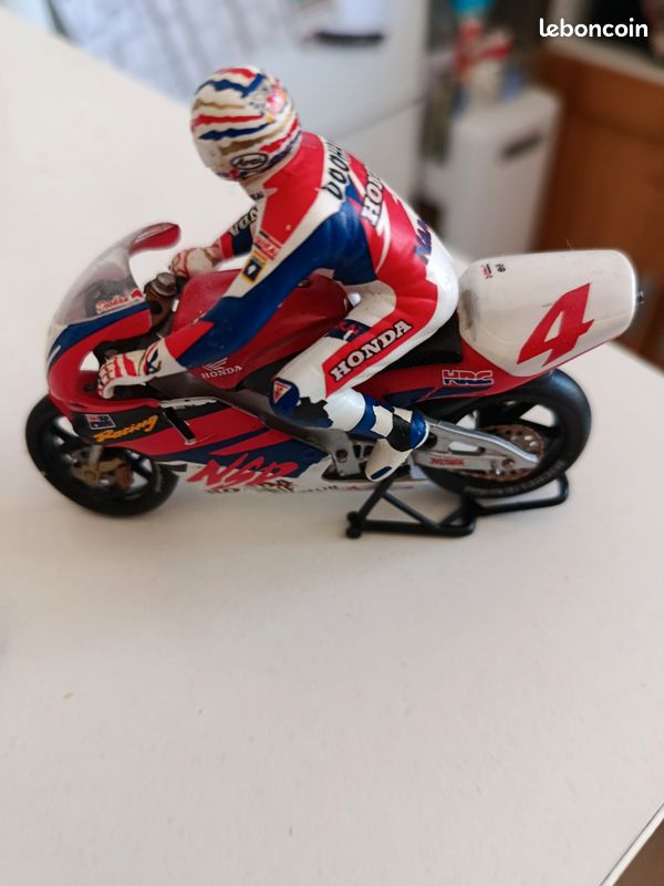 Petite moto Honda réaliste pilote Doohan (image 2)