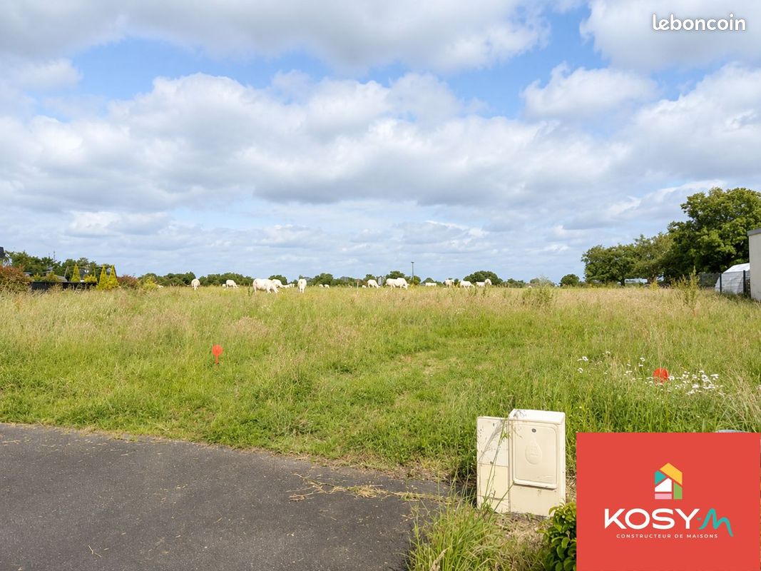 Terrain à bâtir de 331 m² à LA ROCHE-BLANCHE (44) · 53 000 €