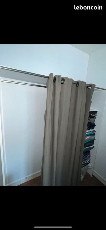 Dressing en bois blanc (image 1)