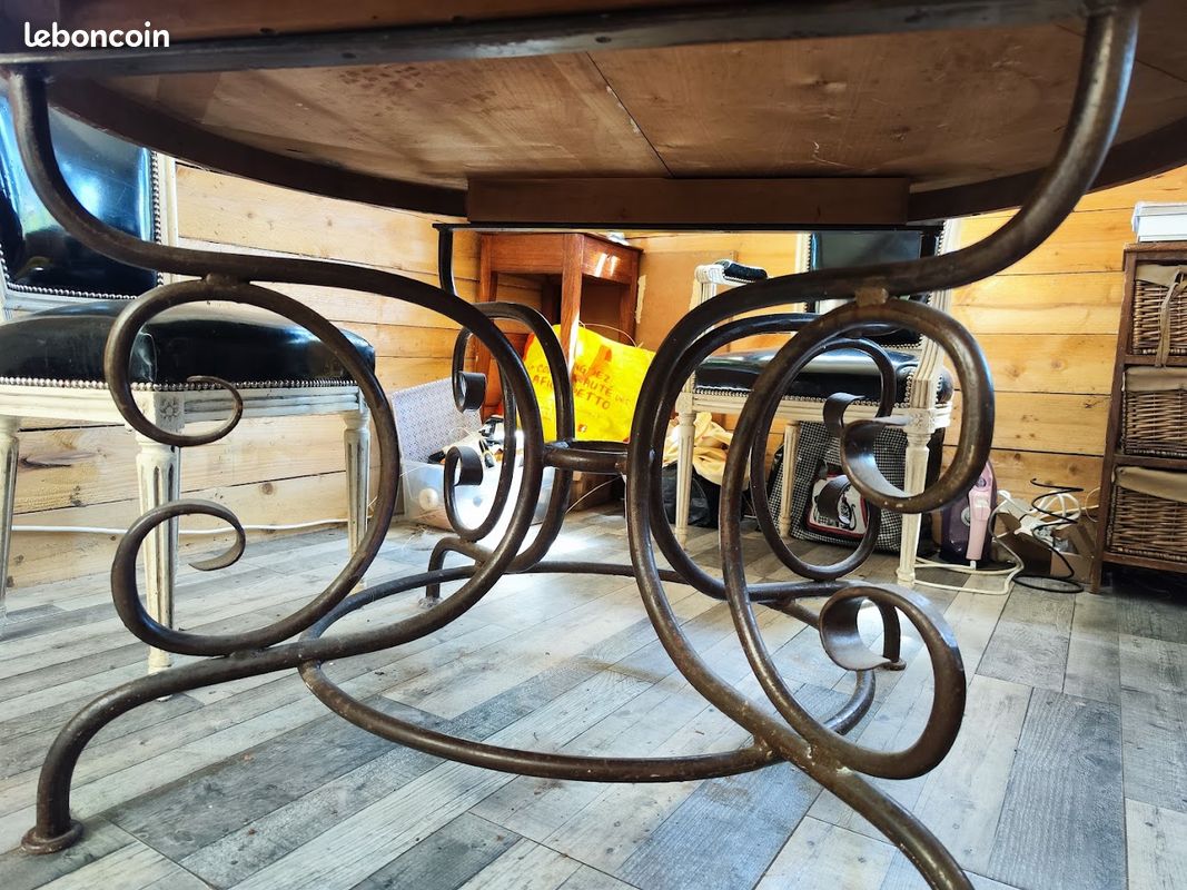 Table (image 3)