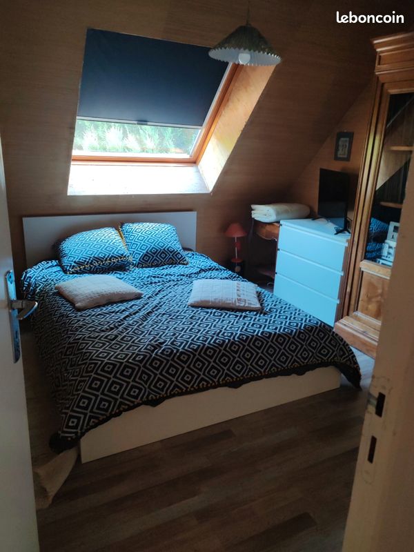À louer dans une grande maison une chambre avec salle de bain indépendante et toilette indépendant (image 1)