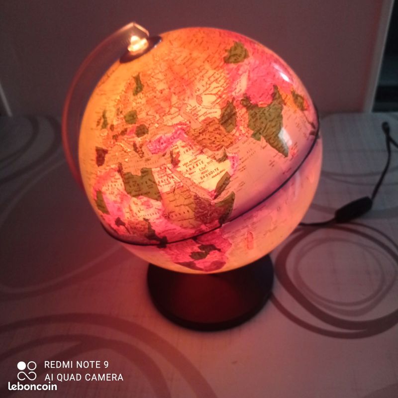 Mappemonde lumineuse (image 1)
