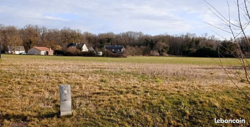 Terrain 900 m² · aux Baux-Sainte-Croix · 65 000 €