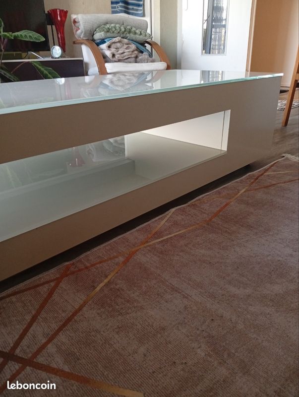 Table (image 1)