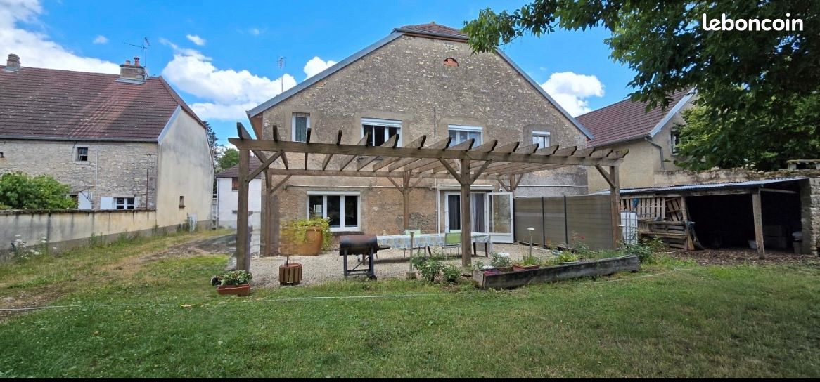 Maison 5 pièces 236 m² · à Broye-Aubigney-Montseugny · 236 m² · 149 000 €