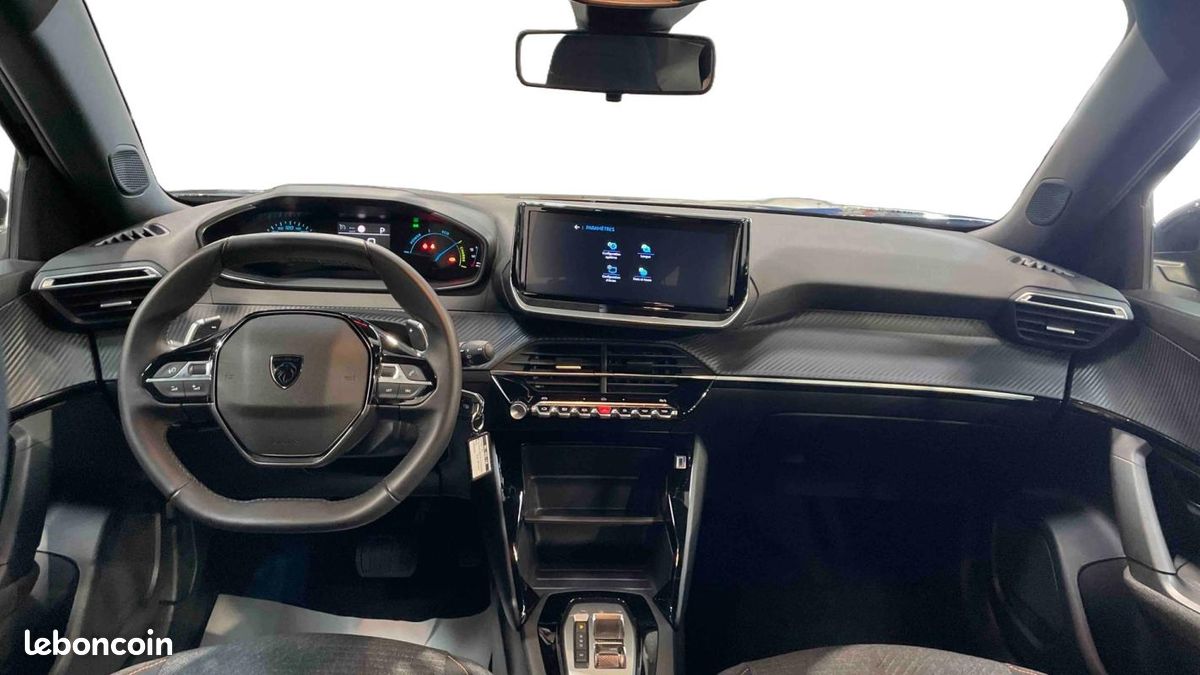 Peugeot 2008 Hybrid 145 e-DCS6 Style (image 10)