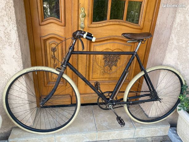 Vélo ancien Peugeot Valentigney - Collection