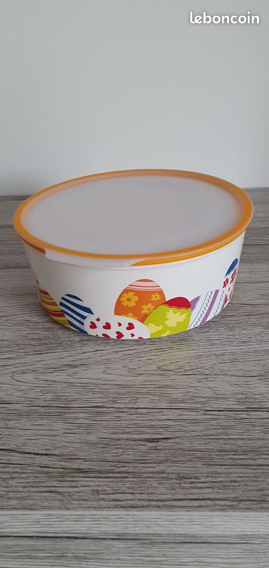 Tupperwares (image 1)