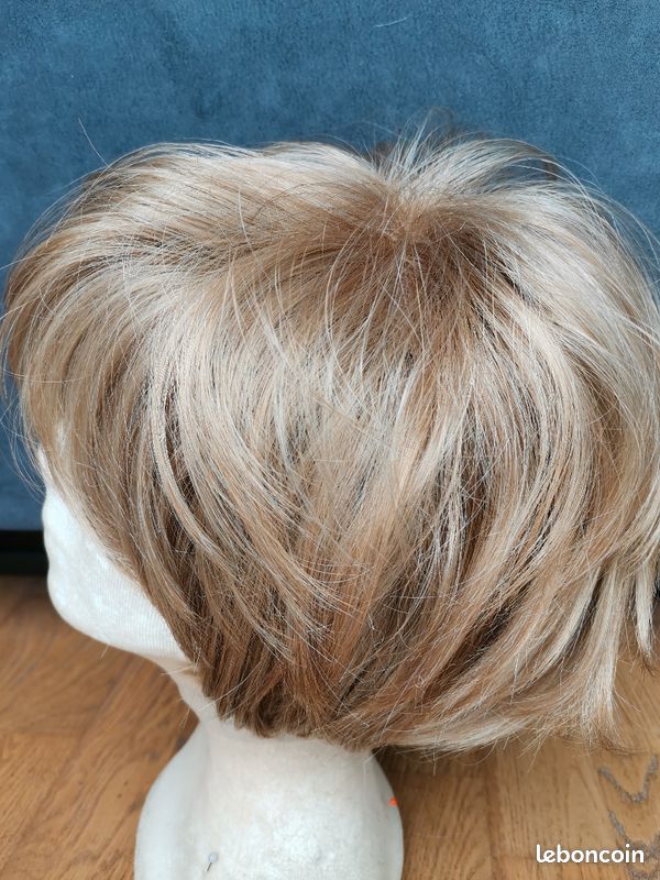 Perruque synthétique courte blond cuivré (image 4)