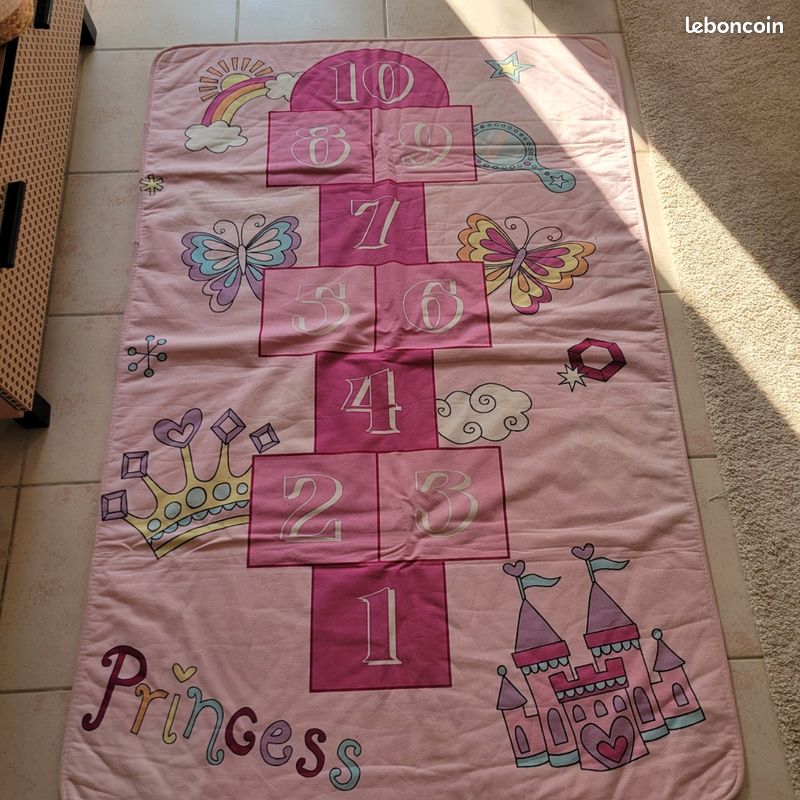 Tapis rose chambre d'enfant (image 1)