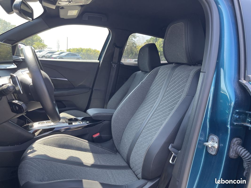 Peugeot 2008 1.2 HYBRID 145CH ALLURE E-DCS6 (image 9)