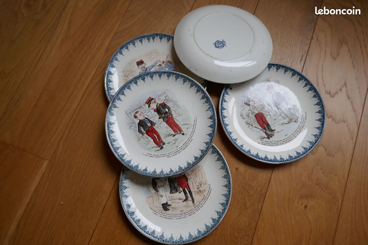 Lot De 2 Assiettes Parlantes Humoristiques Choisy Leroy – Terre De Fer Militaire – Début XXe – 19.5cm