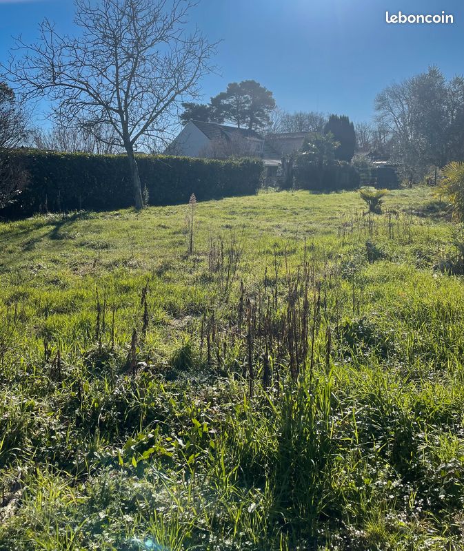 Terrain Centre d'Aussonne · 210 000 €