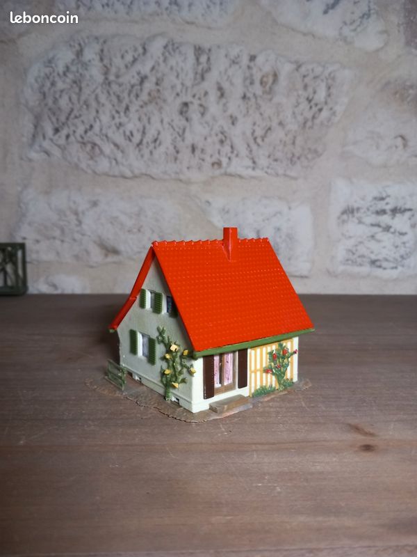 Ducaroy Grange - Des maquettes de maisons miniatures manipulables