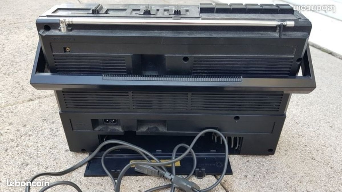 Radio cassette Schneider TR 0725 (image 5)