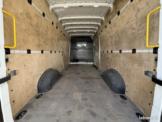 Volkswagen CRAFTER FOURGON VOLKSWAGEN CRAFTER 177 CV GPS TEL CAMERA DE RECUL VITRE ARRIERE Fourgon Business Line L4 H3 (21 243HT) (image 6)