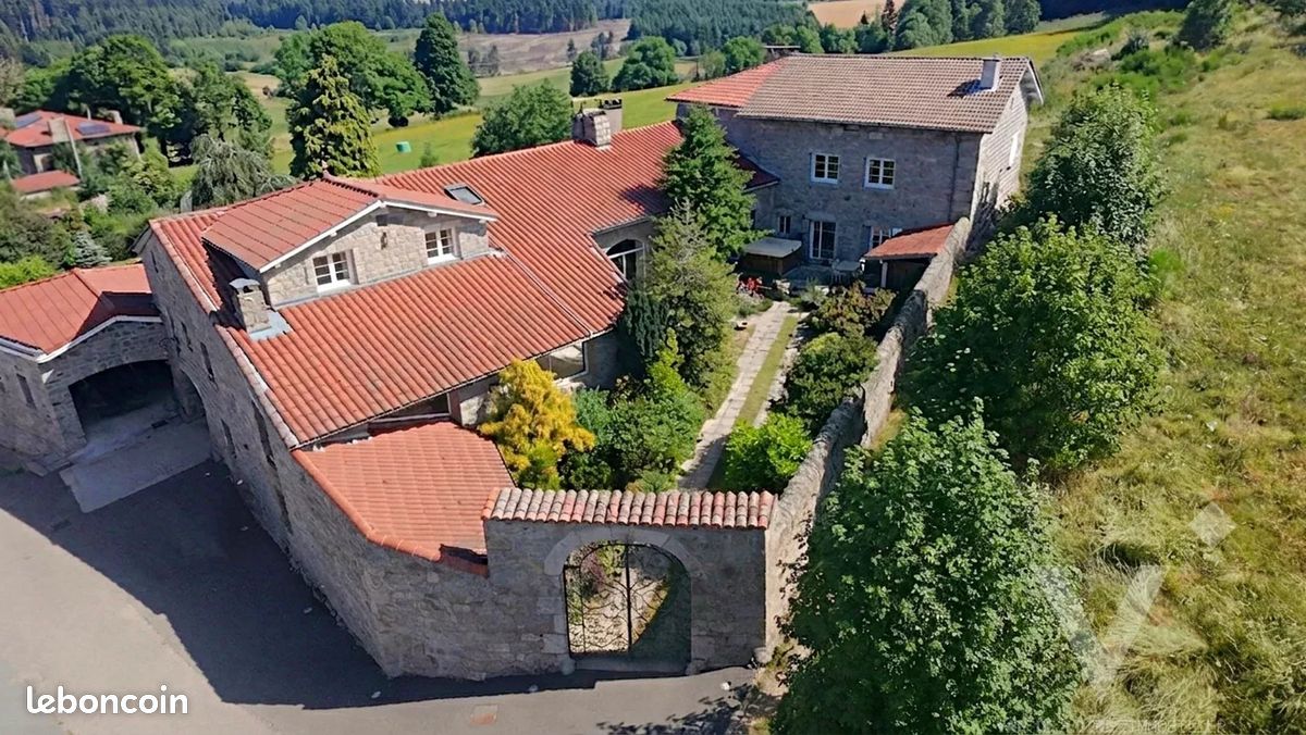 Maison 12 pièces 446 m² · à Monistrol-sur-Loire · 446 m² · 550 000 €