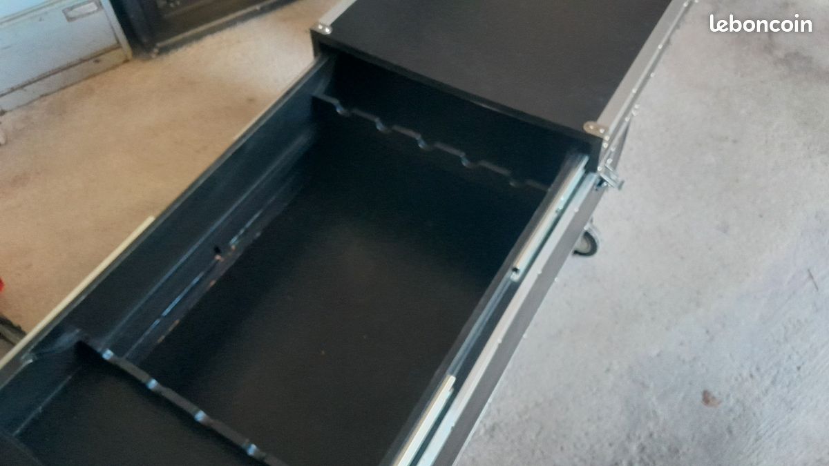 Flight-case professionnel sur roulettes – Grand format (image 3)