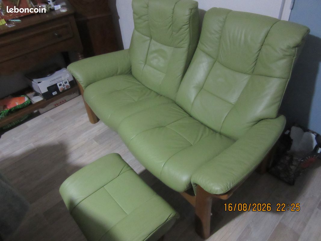Canapé Stressless et repose pied indépendant en cuir vert (image 2)
