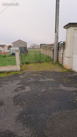 Terrain agricole avec eau,tout à l’egout et 2 poteaux électriques