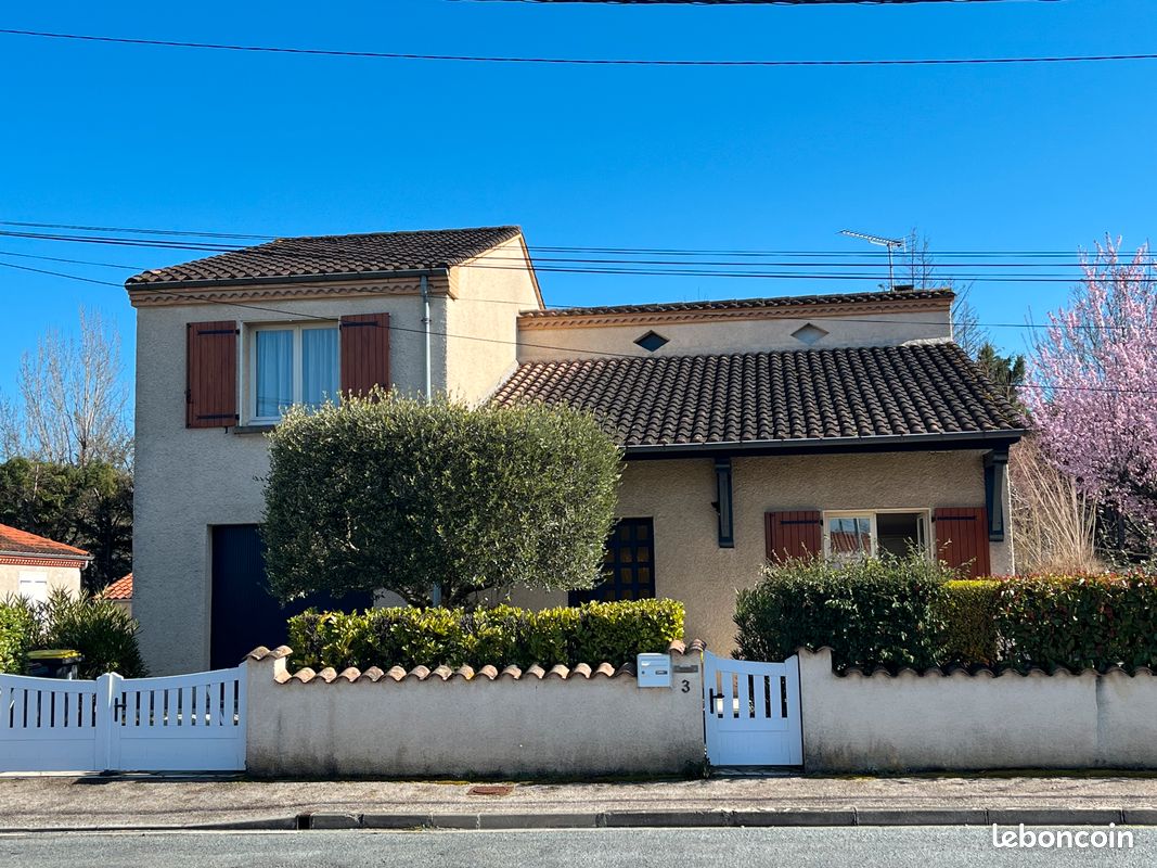 Maison 9 pièces 140 m² · à Saint-Juéry · 140 m² · 288 000 €