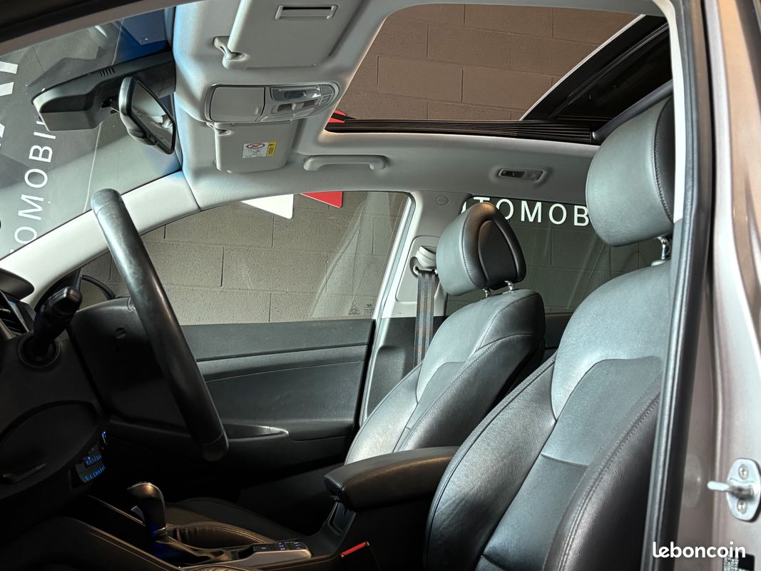 Hyundai Tucson 1.7 crdi 141 Executive / Toit ouvrant / Caméra de recul / Sièges chauffants-ventilés électriques / Volant chauffant / Hayon électrique (image 10)