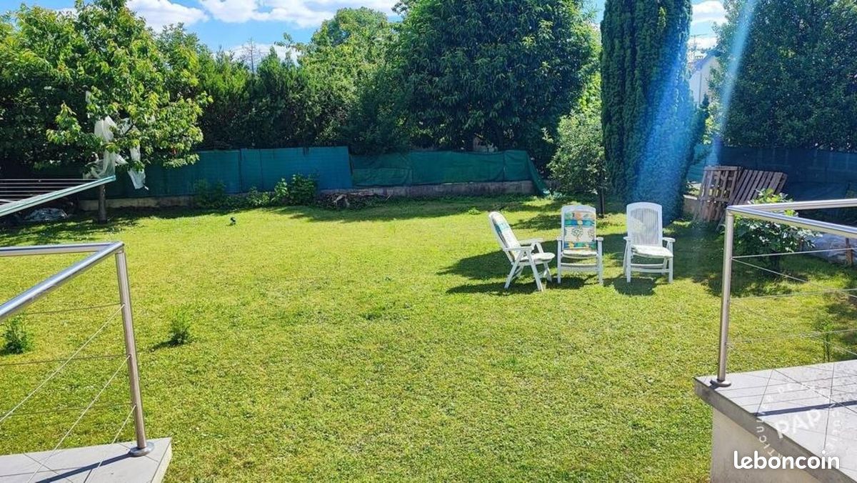 Maison 8 pièces 221 m² · à Chelles · 221 m² · 560 000 €