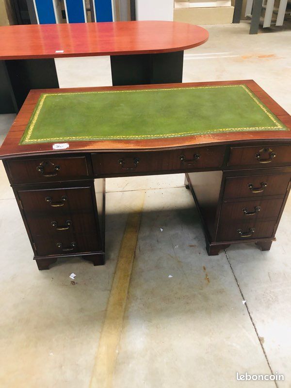 Bureau (image 1)