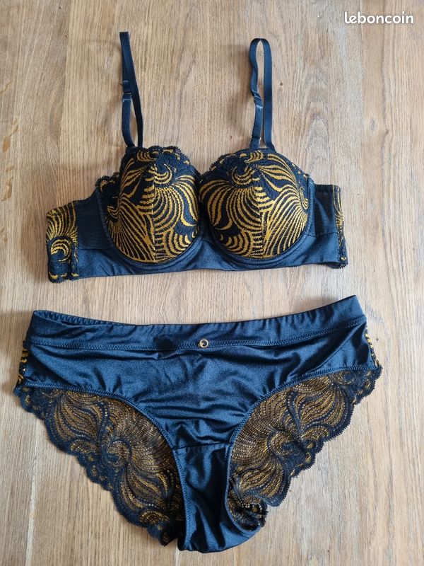 Superbe Ensemble de lingerie charlott lingerie Vêtements