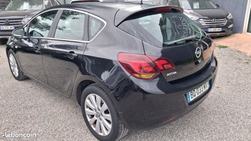 Opel ASTRA 1.3 CDTI95 FAP COSMO (image 3)