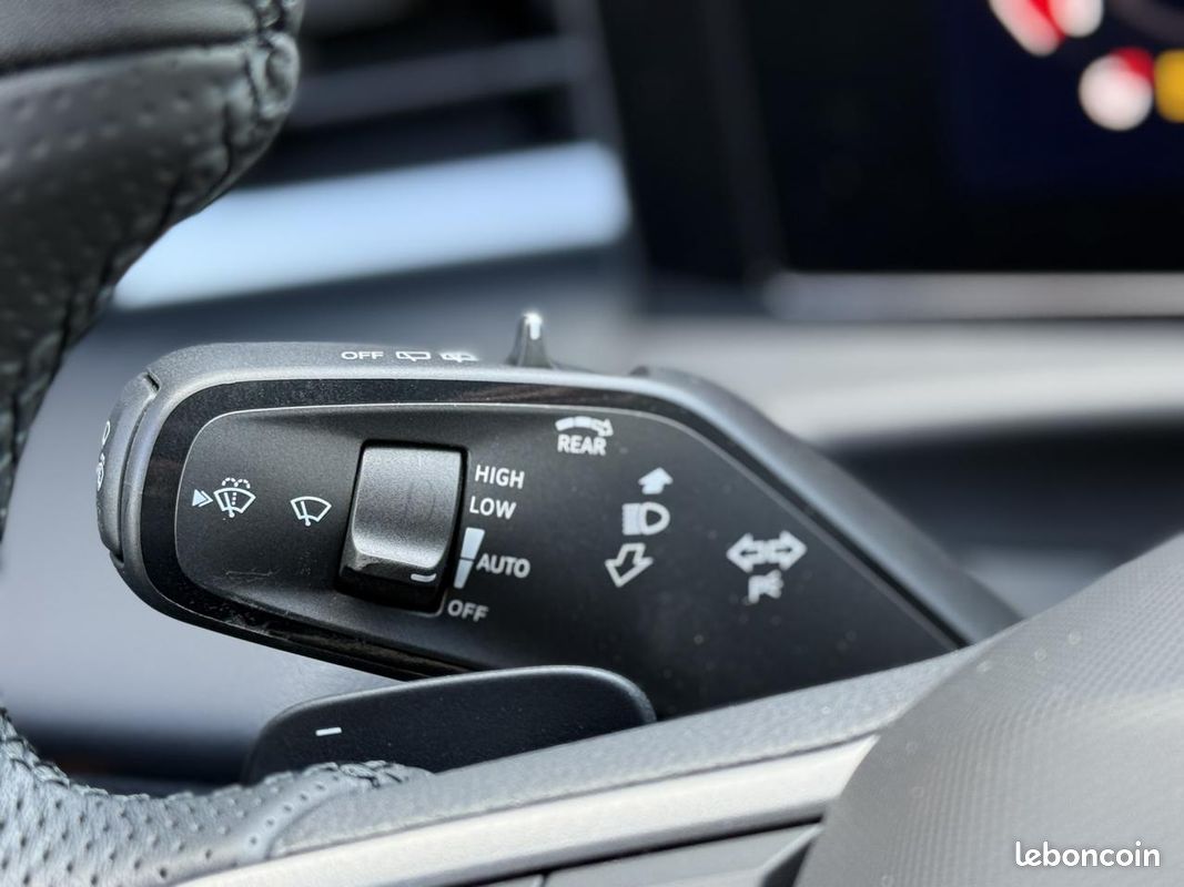 VOLKSWAGEN T-ROC 1.5 eTSI Hybrid DSG7 150 R-Line avec IQ Light et Hayon électrique (image 28)