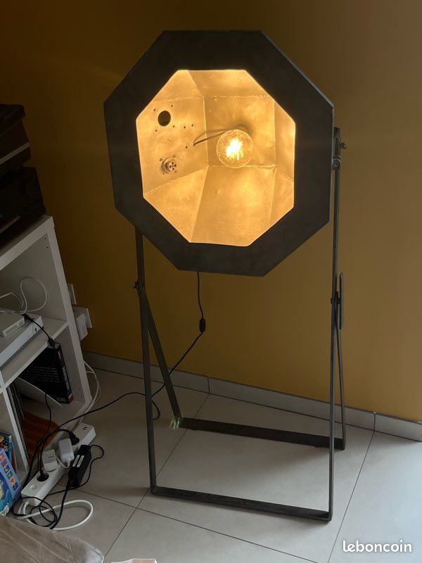Luminaire sur pied (image 1)