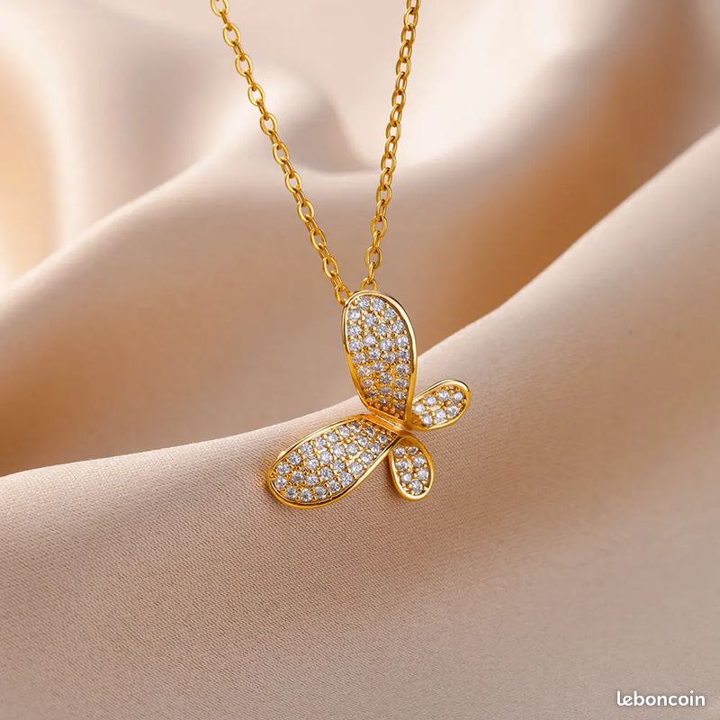Collier papillon diamanté (image 1)