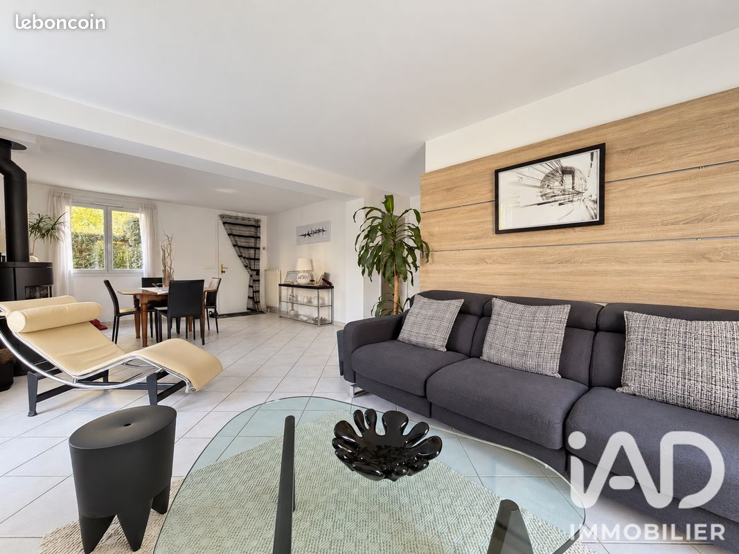 Maison 6 pièces 109 m² · au Coudray-Montceaux · 109 m² · 370 000 €