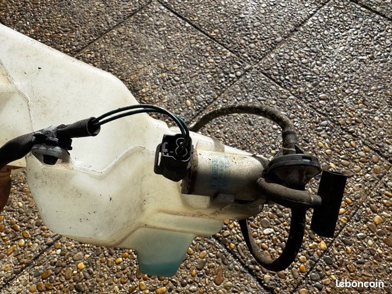 Bocal réservoir de lave glace avec pompe pour Mazda 2 II 2008 (image 2)