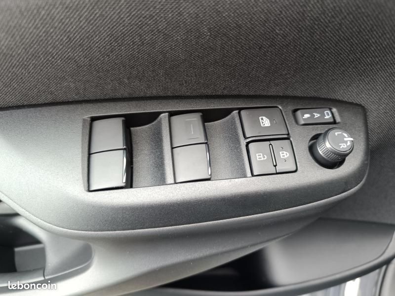 Toyota Yaris 116h Design 5p MY26 (image 13)