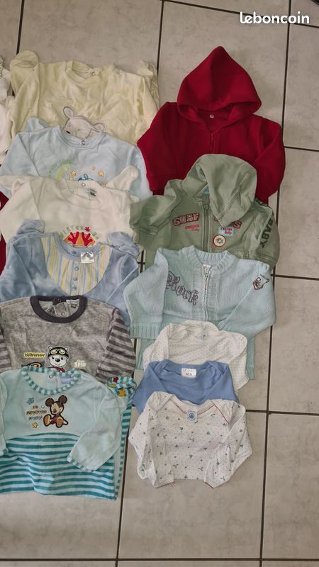 Lot x 19 vetements taille 12 mois garçon (image 6)
