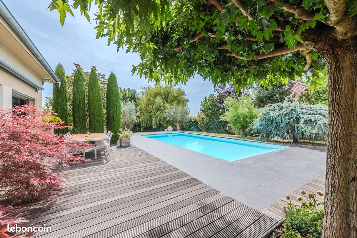 Maison 8 pièces 207 m² · à Riorges · 207 m² · 750 000 €
