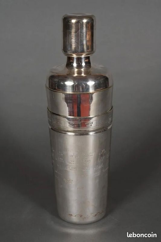 ERCUIS : Shaker en métal argenté, H. 23 cm