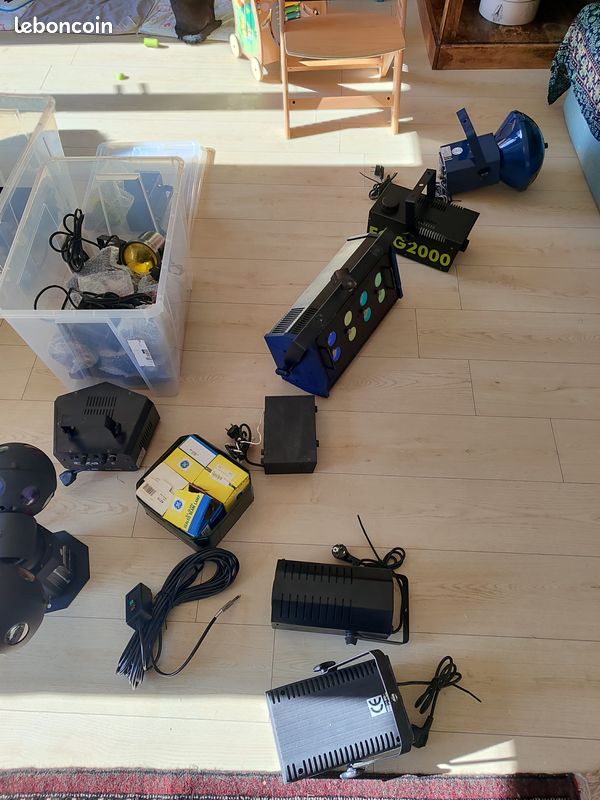 Pack de lumières et d'effets pour scène musicale ou soirées privées (image 6)