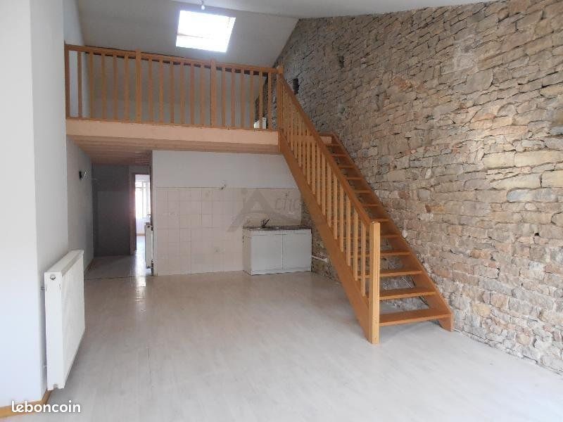 Appartement 3 pièces 118 m² · à Pont-de-Vaux · 118 m² · 610 €/mois