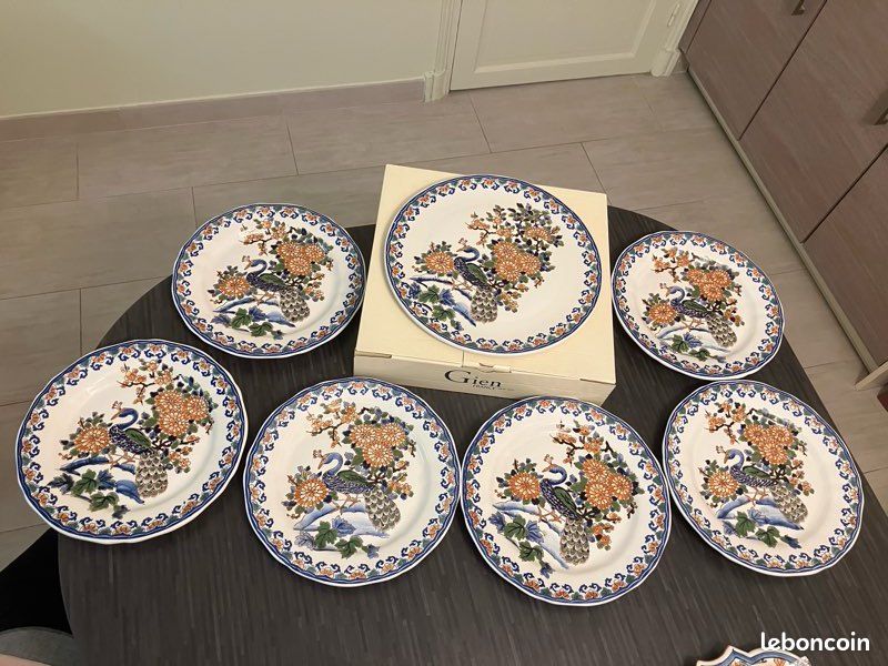 Vendu Service Gien Décor Delft au paon peint main (image 1)