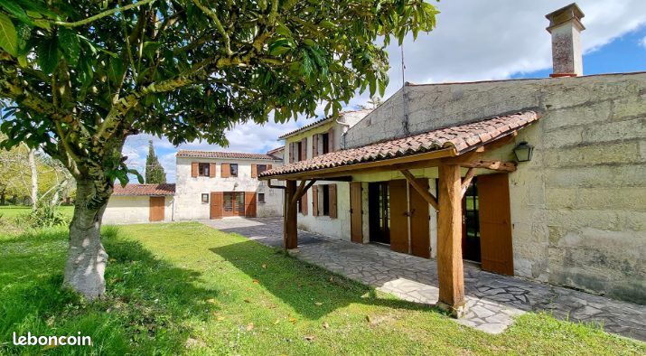 Maison 15 pièces 574 m² · à Saintes · 574 m² · 577 500 €