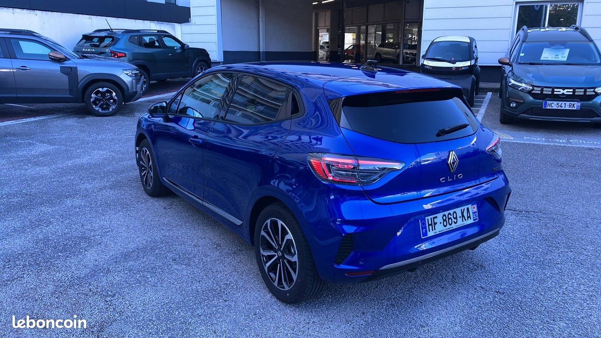 RENAULT CLIO techno full hybrid E-Tech 145 ch - 24 (image 2)