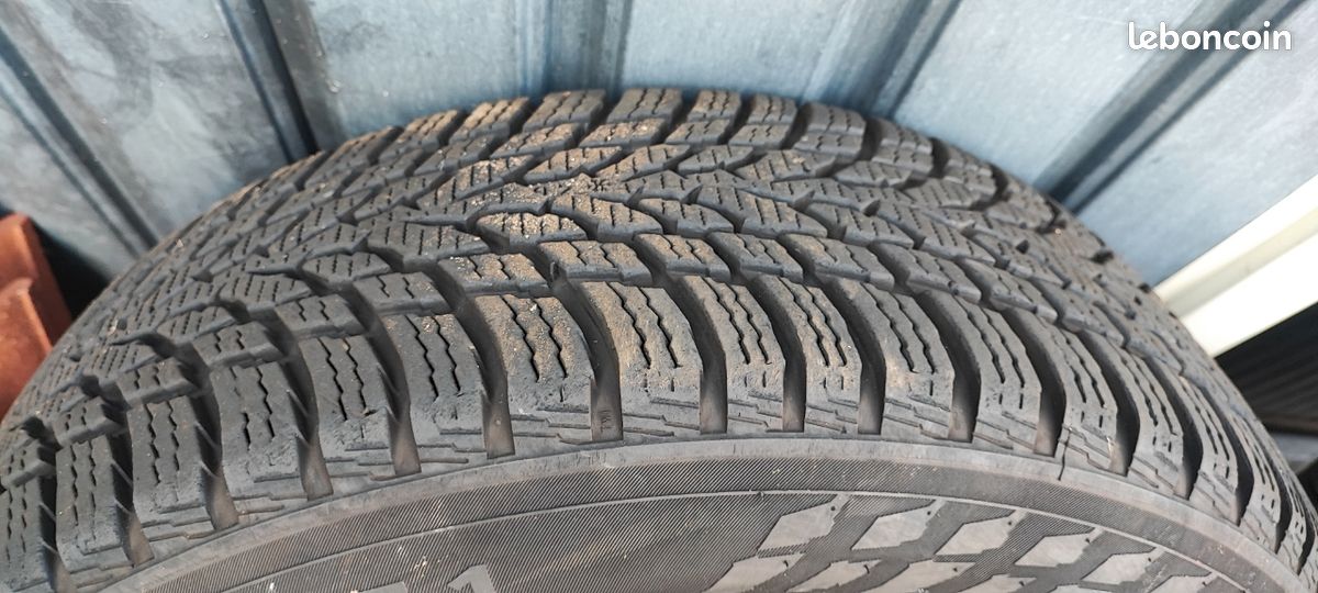 Pneu neige 185/65 R15 (image 3)