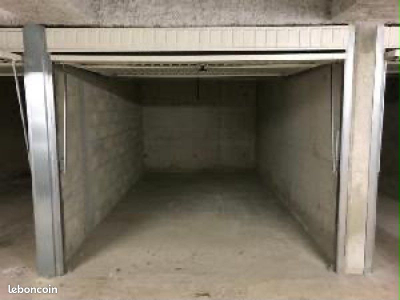 Garage boxe fermé bld Roi René · à Aix-en-Provence · 220 €/mois