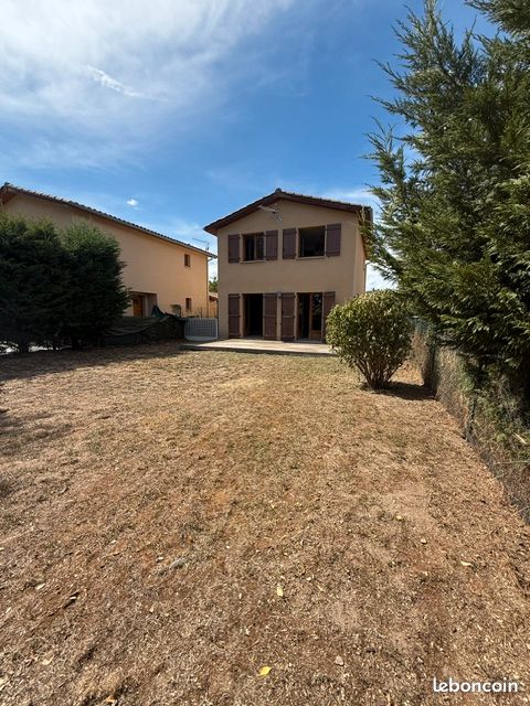 Maison 4 pièces 100 m² · à Champdieu · 100 m² · 900 €/mois