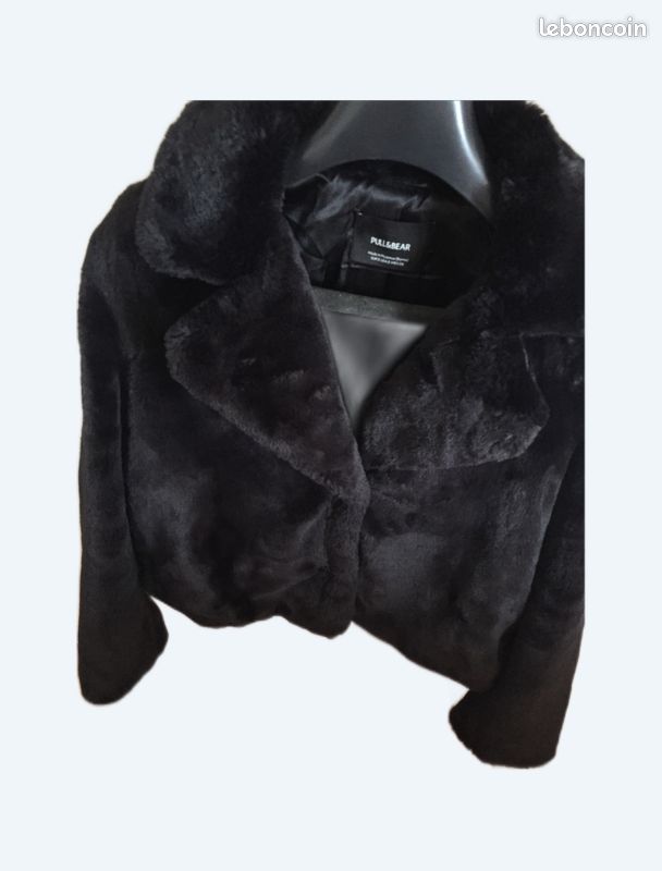VESTE FOURRURE NOIRE PULL AND BEAR Taille S Vêtements